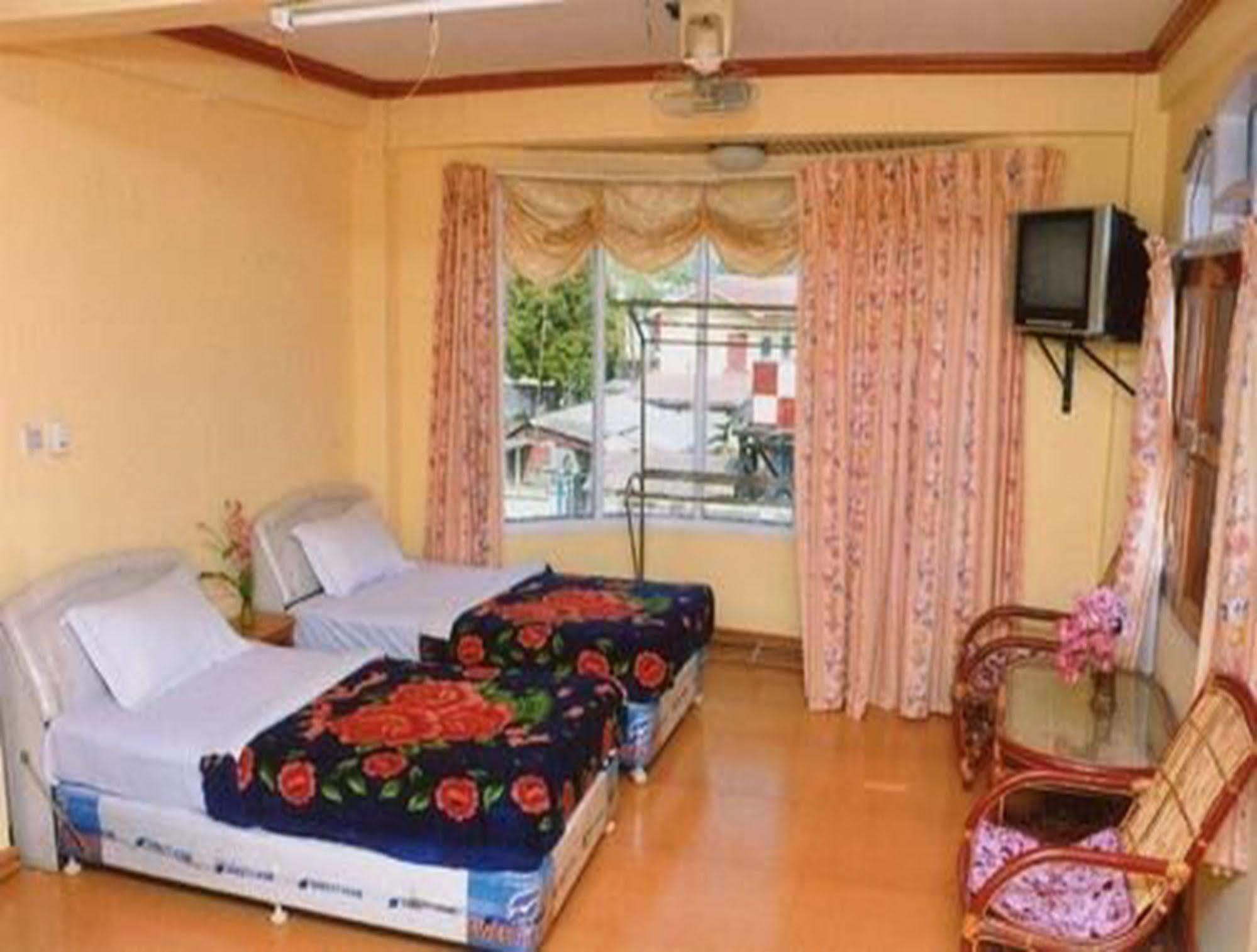 Royal Flower Guest House Pyin Oo Lwin Exterior photo